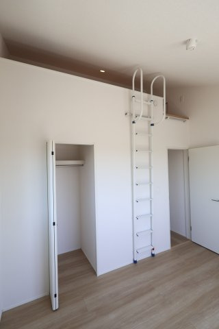 《仲介手数料無料》桶川市大字坂田1603-13新築一戸建てグラファーレの洋室