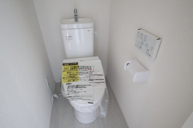《仲介手数料無料》桶川市大字坂田1603-13新築一戸建てグラファーレのトイレ