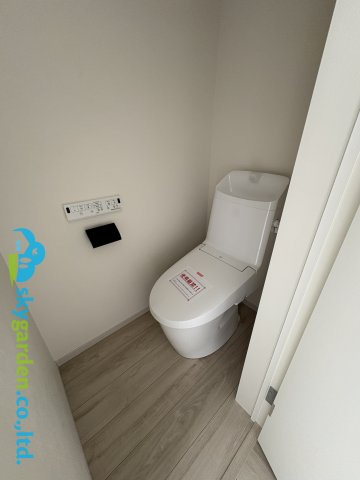 鎌倉市梶原２期　新築戸建　全２棟２号棟のトイレ|落ち着いた色調のトイレです