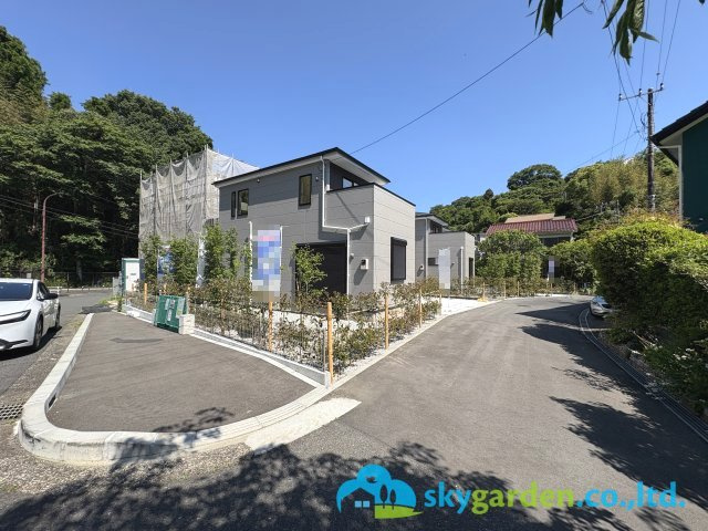 鎌倉市梶原２期　新築戸建　全２棟２号棟の前面道路含む現地写真|前面道路含む現地写真です