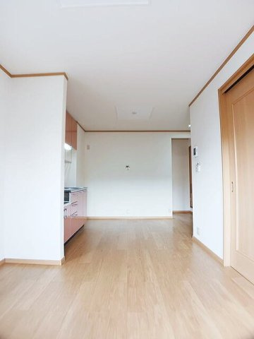 ケント・アヴェニュー壱番館の居間・リビング|ゆったり過ごせる居間です