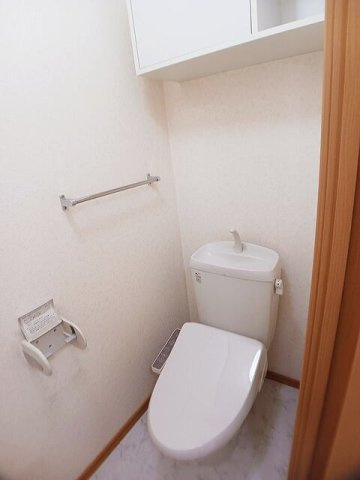 ケント・アヴェニュー壱番館のトイレ|ゆったりとした空間のトイレです