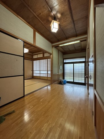 安来市広瀬町西比田　貸一戸建ての玄関