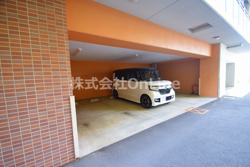 Mプラザ小阪駅前の駐車場