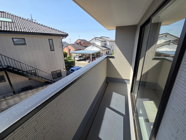 新築　伊勢崎市今泉町1期　1号棟のバルコニー|現地写真　南向きのバルコニーは日当たり良好！洗濯物がよく乾きそうです♪