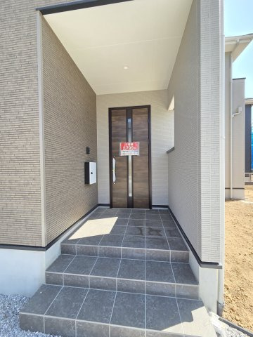 新築　伊勢崎市今泉町1期　1号棟の玄関|現地写真　TVモニタードアホン付きなので防犯面も安心です！