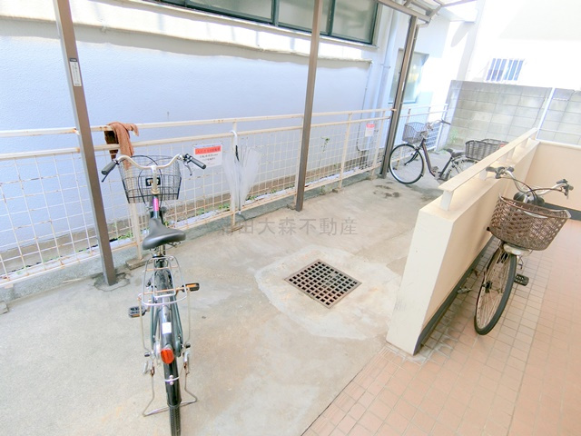 サンフラワー池上のその他共用部分|屋根付きの駐輪場