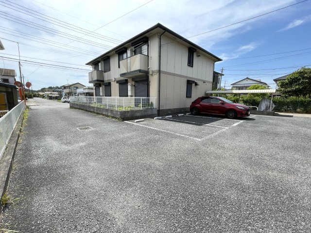 エミグランド新茂原Ａの駐車場