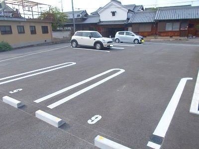 ＳａｖｏｒｙＲｅｓｉｄｅｎｃｅの駐車場|車をお持ちの方に嬉しい駐車場付きの物件です