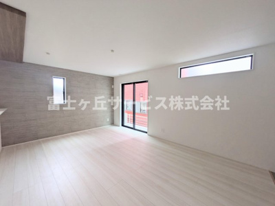 【居間・リビング】 | 浜松市中央区萩丘3丁目 4期 新築一戸建て | リビングです