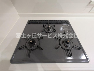 【その他】 | 浜松市中央区萩丘3丁目 4期 新築一戸建て | 3口コンロがあります