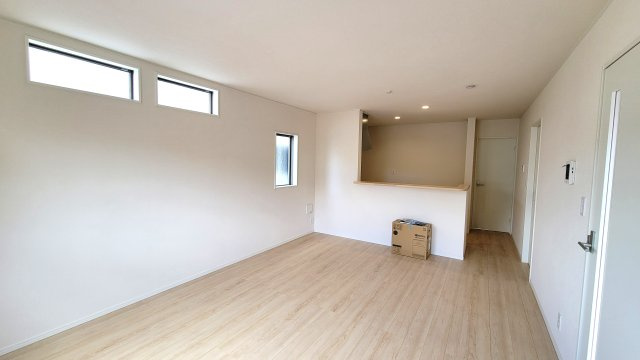 富士宮市貴船町の新築一戸建の居間・リビング