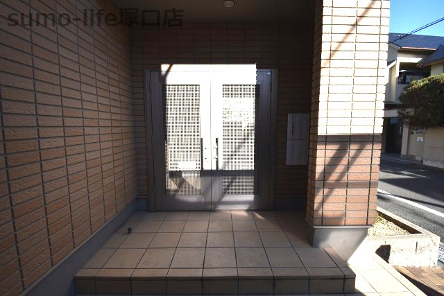 南塚口橋本セントラルのエントランス