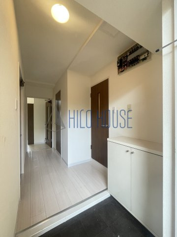 サニーエステートの玄関