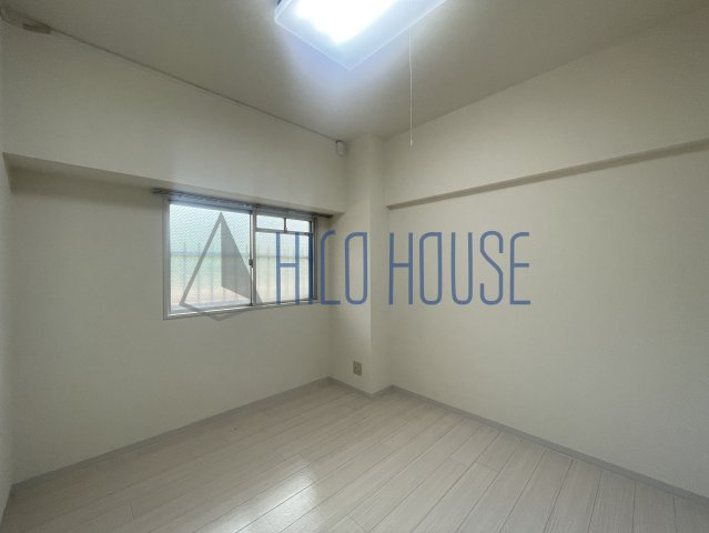 サニーエステートの寝室