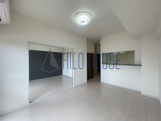 サニーエステートの居間・リビング