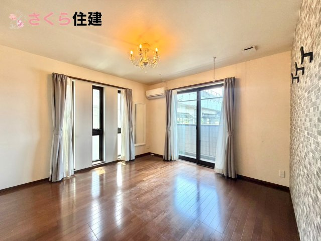杜の里ニュータウン小山羽川　中古戸建ての洋室|各部屋に収納あります！荷物が多い子育て世代や、趣味道具の多い方にもうれしいですね！