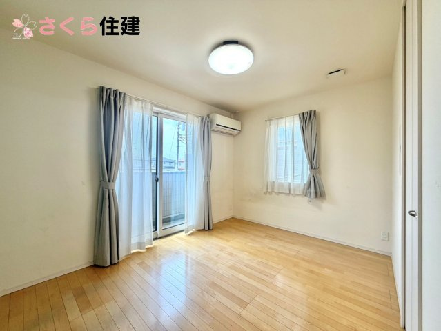 杜の里ニュータウン小山羽川　中古戸建ての洋室|広々とした洋室です♪お子様の成長に伴って増えていく荷物にも対応できます！
