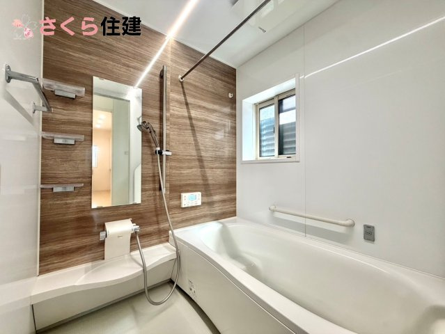 杜の里ニュータウン小山羽川　中古戸建ての浴室|梅雨の時期は大活躍の浴室乾燥機！家族の数だけ増える洗濯物もしっかり乾かせます。
