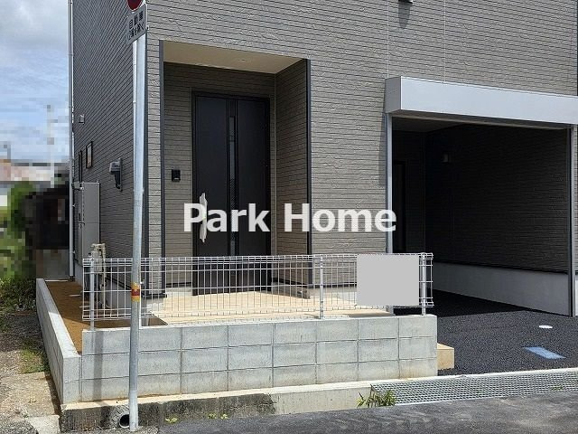 高知市旭町3丁目　新築戸建ての玄関
