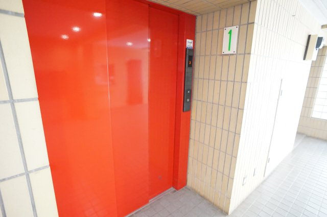 ＬＥＯ拾八番館のエントランス