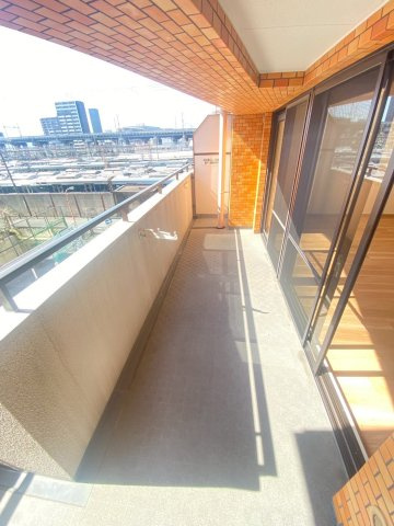 大阪市淀川区木川東４丁目の賃貸マンションのバルコニー