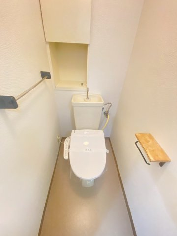 大阪市淀川区木川東４丁目の賃貸マンションのトイレ