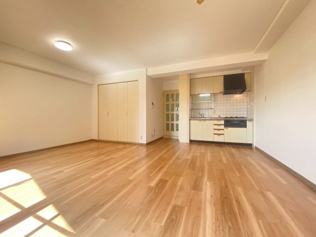 大阪市淀川区木川東４丁目の賃貸マンションの居間・リビング