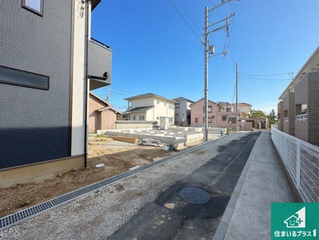 明石市魚住町西岡　新築一戸建ての前面道路含む現地写真|周辺は落ち着いた街並みの住宅地！子育てがしやすい住環境です！まだ未完成ですが、現地でしかわからない事もございます。是非一度ご覧ください。