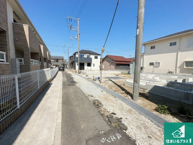 明石市魚住町西岡　新築一戸建ての前面道路含む現地写真|周辺は落ち着いた街並みの住宅地！子育てがしやすい住環境です！まだ未完成ですが、現地でしかわからない事もございます。是非一度ご覧ください。
