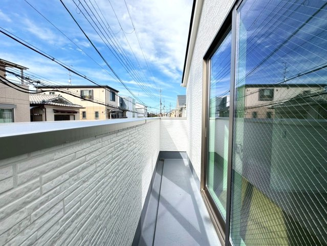 ◆近鉄京都線「伊勢田」駅徒歩５分◆ＪＲ奈良線の２沿線利用可能◆家事動線良好◆宇治市羽拍子町１期のバルコニー|バルコニー