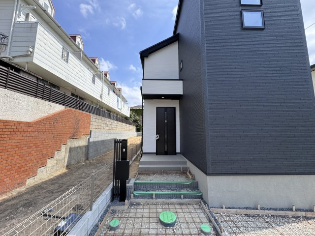松戸市千駄堀新築戸建【寒風台小学校:8分】のエントランス|エントランス・玄関ポーチ
