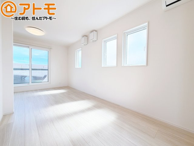 【子供部屋】 | 駿河区八幡5丁目8期　新築戸建　1号地 | 壁と床がシンプルな色合いだからこそ自分だけの空間を作れます♪お部屋作りのイメージは順調でしょうか♪