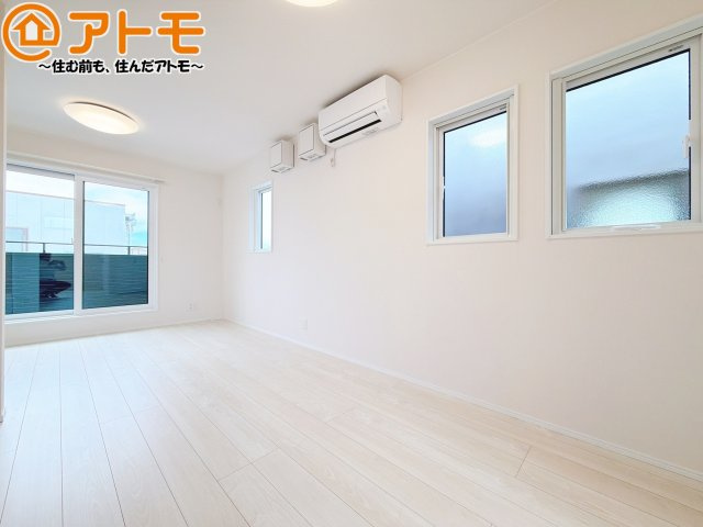 【子供部屋】 | 駿河区八幡5丁目8期　新築戸建　2号地 | 壁と床がシンプルな色合いだからこそ自分だけの空間を作れます♪お部屋作りのイメージは順調でしょうか♪