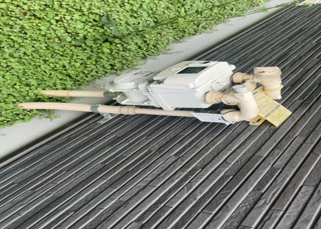 【設備】 | 敷地内に散水栓や立水栓があると便利です。水道水を直接利用できるため、水を運ぶ手間を省くことが出来ます。大量の水を必要とする洗車作業や清掃などに役立ちます。その他設備とあわせて、現地でご確認ください。