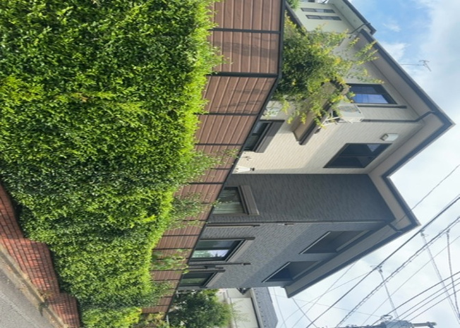 【構造・工法・仕様】 | 木造住宅とは土台、壁、柱など建築物の強度を支える構造体の材に木が使用されている構造を指します。構造体は建物の自重を支えるだけではなく風圧や水圧、積裁荷重などあらゆる衝撃に耐えるための基礎です。