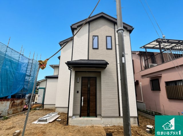 明石市魚住町西岡　新築一戸建ての外観|周辺は落ち着いた街並みの住宅地！子育てがしやすい住環境です！まだ未完成ですが、現地でしかわからない事もございます。是非一度ご覧ください。