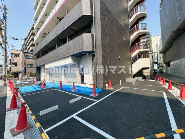 セレニテ夕陽丘エクラの駐車場