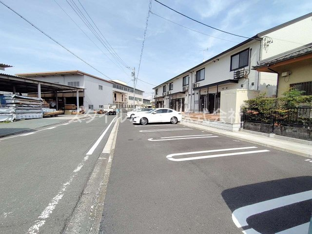 ミエル　ブランの駐車場