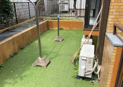 【バルコニー】 | ライオンズマンション相模が丘 | バルコニーは、室外の専用スペースのうち、「屋根がなく開放された空間」であるものを指します。ベランダより広いタイプのものが多く、日当たりもよいため家庭菜園などを楽しみたい人にとって適した環境となります。