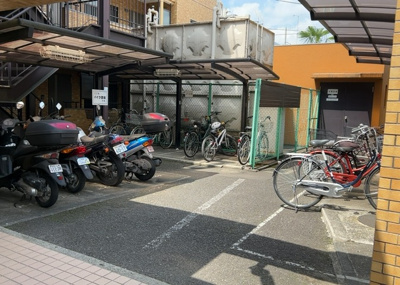 【駐輪場】 | ライオンズマンション相模が丘 | マンションの駐輪場は、事前に空きがあるか確認を取ると安心です。せっかく入居したのに駐輪スペースがない！なんてことになったら大変ですよね。そこで、内見時や購入前にはまず事前に確認しておくと良いでしょう。