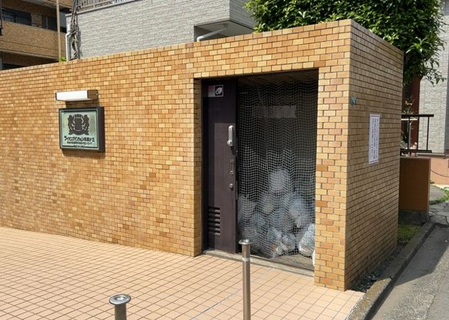 【設備】 | ライオンズマンション相模が丘 | 共有部分は、住民なら誰もが使える設備のこと。例えば駐車場やエレベーター、インターネット設備、セキュリティ設備などがあります。他にも、マンションの廊下・外部階段やエントランス・ゴミ置き場などがあります。