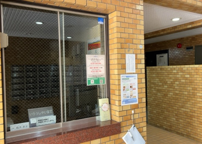【受付】 | ライオンズマンション相模が丘 | 受付はマンションコンシェルジュがいる場合もあれば、管理人が滞在する小部屋を総称して呼ぶことがあります。主にエントランスに設置されていることから、防犯面でも期待ができます。防犯設備がない場合はより安心！