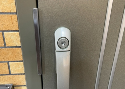 【防犯設備】 | ライオンズマンション相模が丘 | 当然のことではありますが、オートロックやセンサーライト、ホームセキュリティーなどの防犯設備があれば、小さいお子様がいるご家庭も安心ですよね！まず物件購入の際は、防犯設備もチェックするようにしましょう。