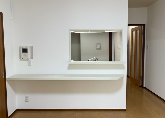 【キッチン】 | ライオンズマンション相模が丘 | L型アイランドタイプは、キッチンからダイニングにもリビングにも目が行き届くので、とても使いやすい配置です。L字型独立タイプは、キッチンを独立させてるためLDKというよりもLDといった様なイメージです。