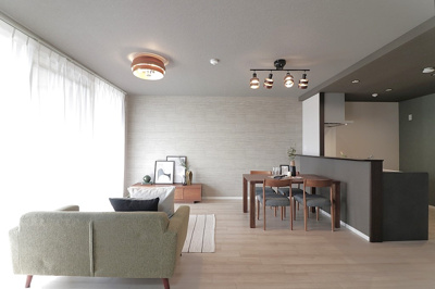 【居間・リビング】 | ルネヒューマンズガーデン鶴見 | LDK（約13.9帖）