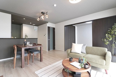 【居間・リビング】 | ルネヒューマンズガーデン鶴見 | LDK（約13.9帖）