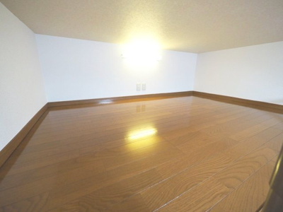 【寝室】 | カーサベルデ | 収納や寝室など多用途のロフト付