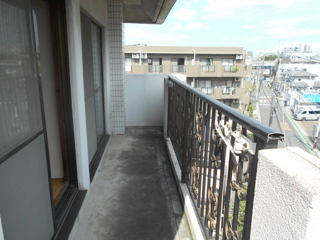 さいたま市桜区西堀８丁目の賃貸マンションのバルコニー|暖かな日差しのふりそそぐバルコニー