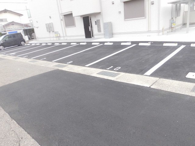 レリヤンファミリオⅧの駐車場